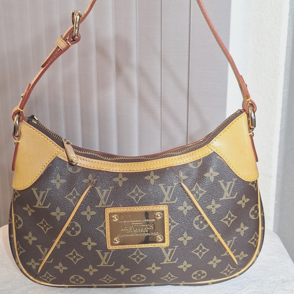 Louis Vuitton Thames PM